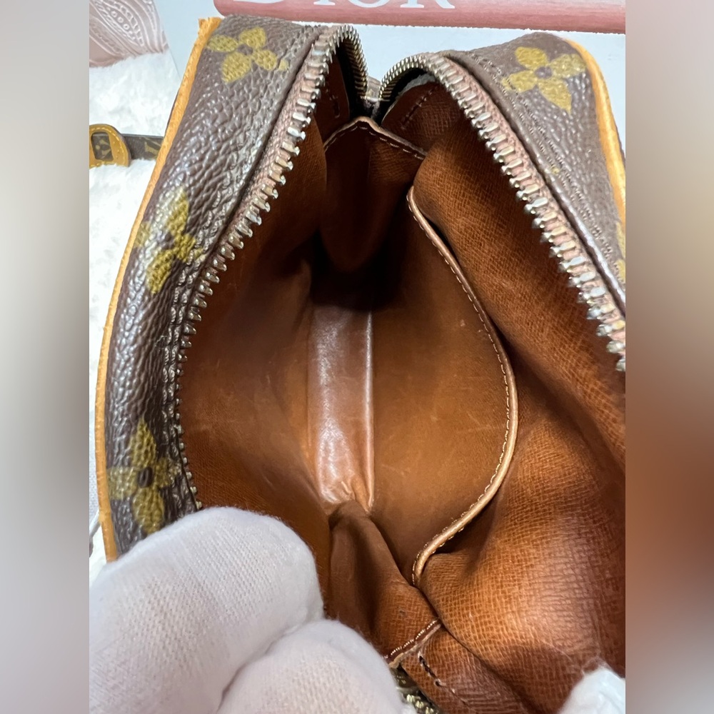 Authentic Vintage Louis Vuitton Monogram Crossbody Bag - Picture 2 of 12
